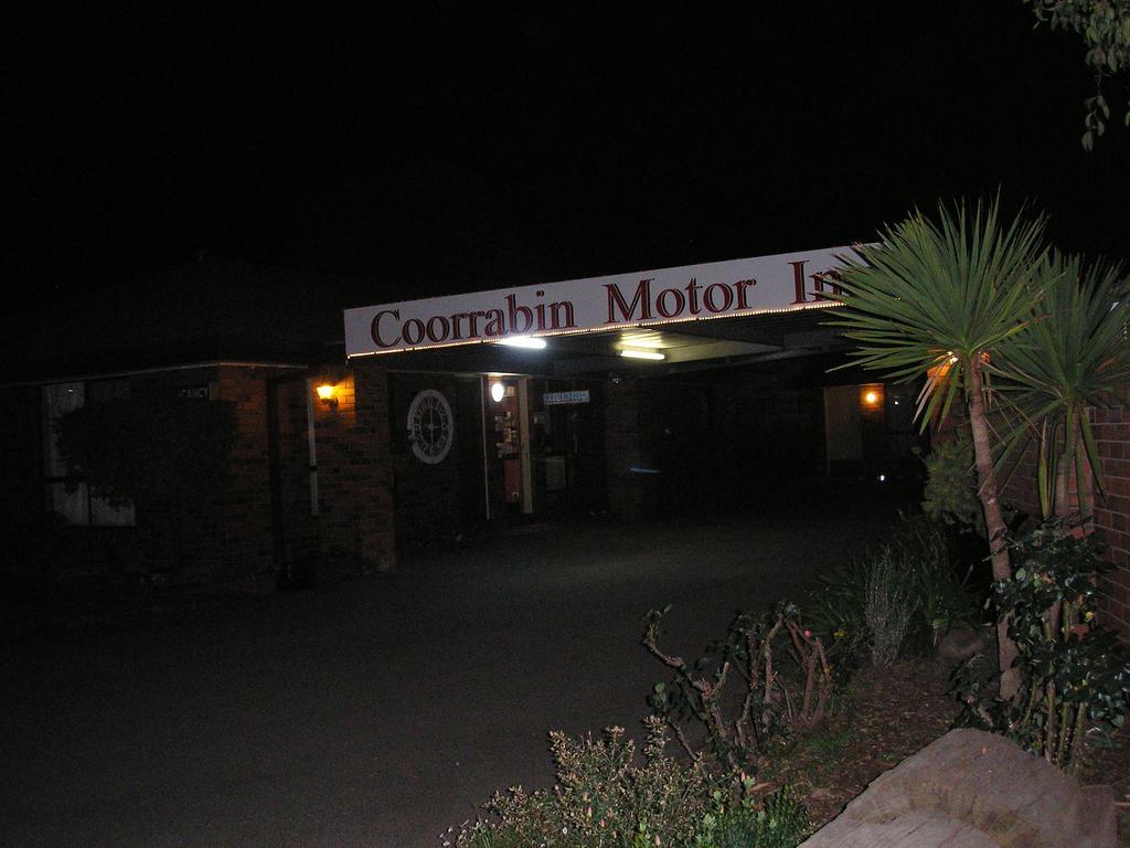 Coorrabin Motor Inn Стауэлл Экстерьер фото